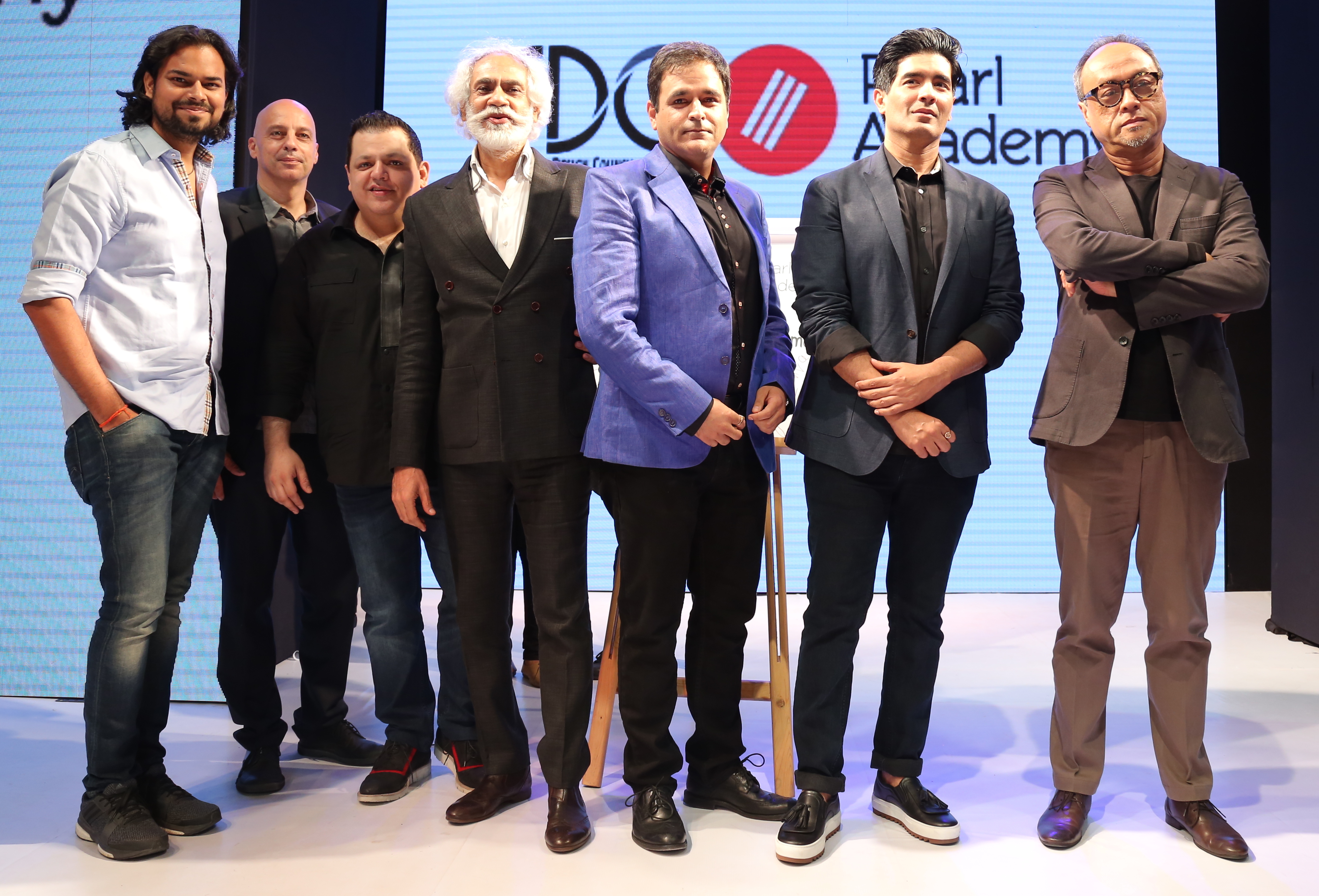 Standing LtoR Rahul Mishra, Claudio Moderini (Head, Academics Pearl Academy), Rohit Gandhi, Sunil Sethi (Chairman, FDCI), Sharad Mehra (CEO, Pearl Academy), Manish Malhotra, David Abraham