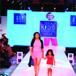 19-ikfw-day-1-juhi-parmar-with-daughter-brand-gap