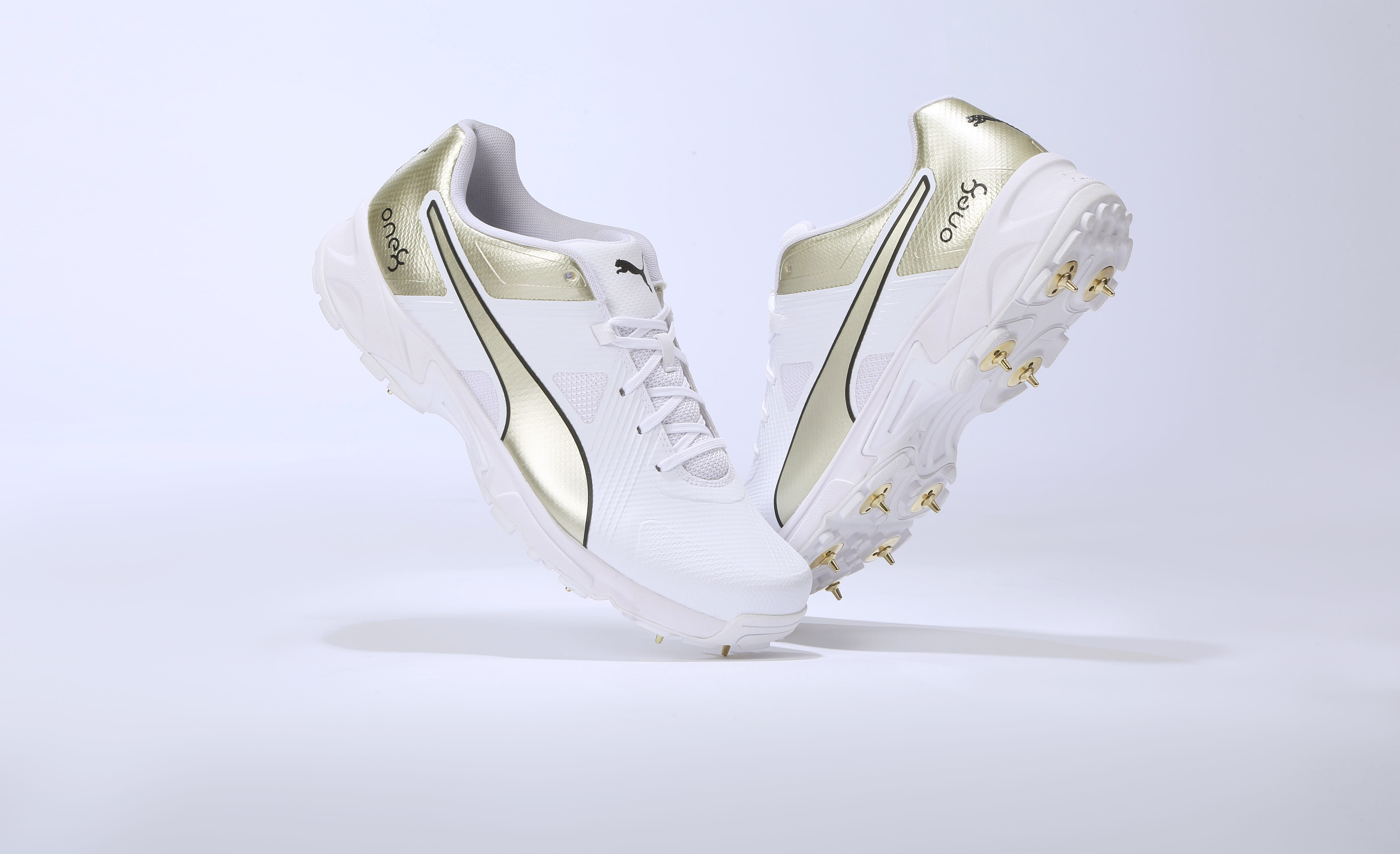 Puma one8 sales cricket spikes