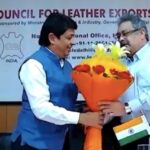 Shri Motilal Sethi, Regional Chairman – North felicitating Shri Sanjay Leekha, Chairman Council for Leather Exports.