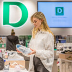 Sneaker-liegen-auch-bei-DEICHMANN-weiter-im-Trend-Fotohinweis-DEICHMANN-SE-Rudiger-Fessel_300dpi